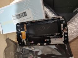 Moduł LCD z ramką na tle opakowania Samsung i ekranu Huawei