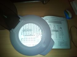 Warsztatowa lampa z lupą - prezentacja