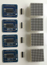 Zegar biurkowy w stylu Space Invaders