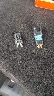 Gdzie znaleźć silnik wentylatora do Peugeot 2008 1.6 vti 2013? Czy to szczotki?