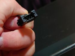 Hitachi DA-300 - Jakie napięcie i piny do zasilania?