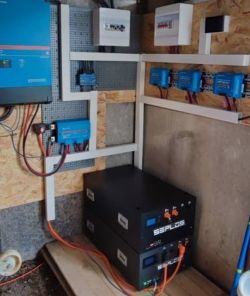System magazynowania energii z bateriami SEPLUS i komponentami Victron Energy