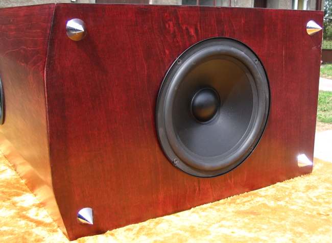 Subwoofer "tower" na Tonsilu GDN 20/80/2 Subwoofer "tower" na Tonsilu GDN 20/80/2