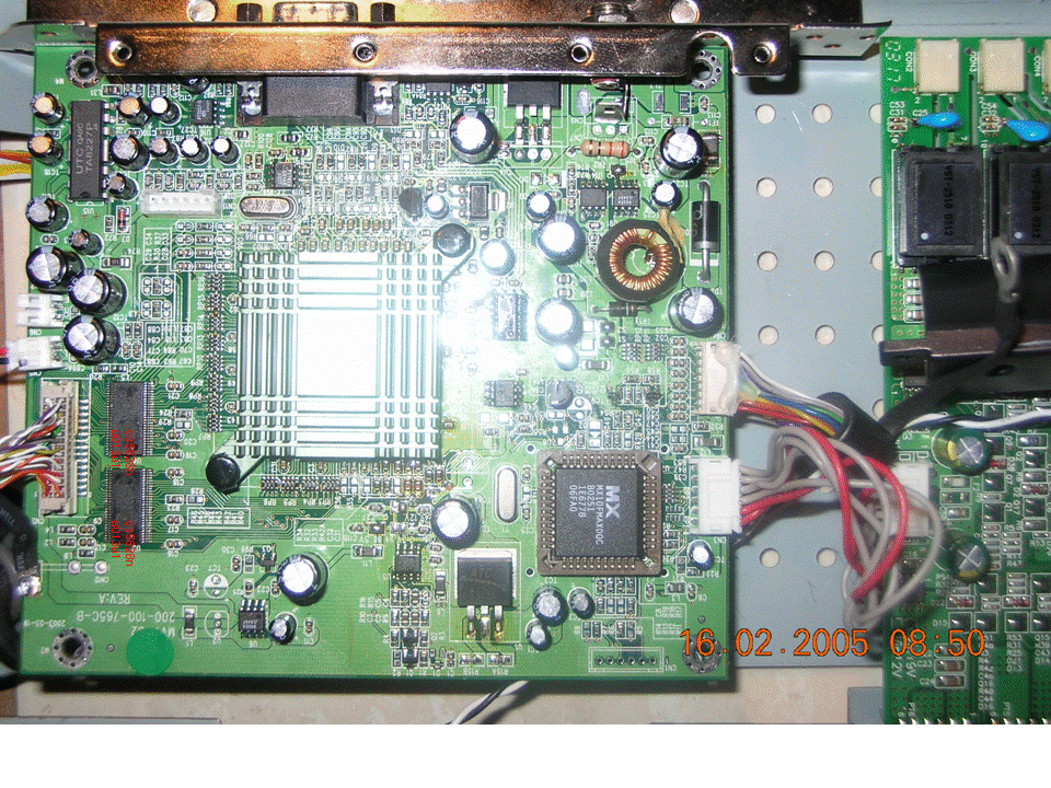 Monitor LCD GERICOM 18 cali ---- prawie tylko zółty kolor ,