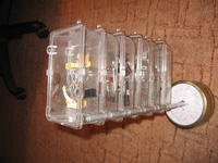 Przydatne szufladki na części.