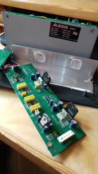 Reparatur der Impulsstromversorgung in der Alesis M1 Active Mk2 Säule