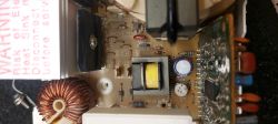 Płytka drukowana z elementami elektronicznymi, cewką, transformatorem i kondensatorami