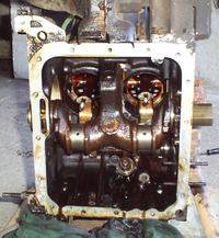 Wyjęcie wału korbowego z silnika malucha.