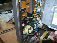 Mikrofala ProWave Dwo900- sama się uruchamia