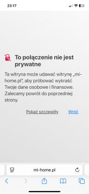 Komunikat na iPhone informujący o nieprywatnym połączeniu.