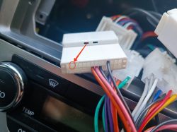 Toyota Avensis T27 i radio Junsen X7 Pro. Kamera cofania - podłączenie.