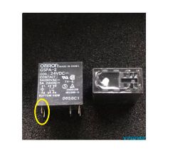 Dwa przekaźniki elektryczne Omron G5PA-2, jeden z widocznymi pinami.