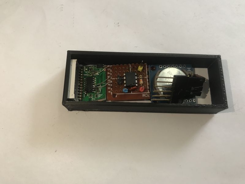 Simple clock on PIC12F683 - three pins, two I2C buses - DS1307 + FD650