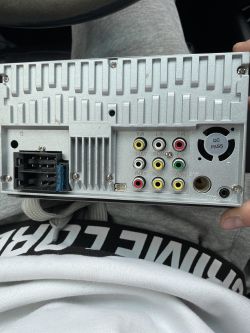 Jak podłączyć w samochodzie 4-kanałowy wzmacniacz?