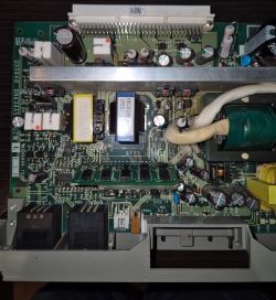 Mitsubishi QX084 BN634A574H02 - piki +-2v na pinach 5V/12V co 150kHz, schemat lub naprawa?