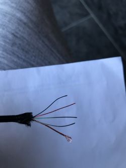 Jak podłączyć kable w słuchawkach z mikrofonem - kolory i oznaczenia