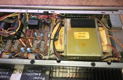 Wnętrze wzmacniacza audio Blaupunkt Mainamplifier MA-240 [1979/1980?]