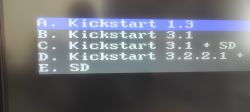 Kickstart-Auswahlmenü auf dem Bildschirm mit den Optionen A bis E.