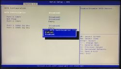 Ekran BIOS Aptio Setup – AMI z konfiguracją SATA i menu włączania kontrolera SATA.