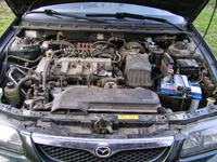 Mazda 626 - Lokalizacja zbiorniczka wyrównawczego i zamykanie klapy tankowania