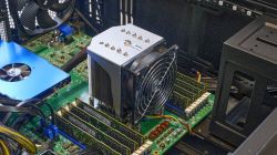 Ampere eMAG - stacja robocza z 32-rdzeniowym ARM Ampere eMAG - stacja robocza z 32-rdzeniowym ARM