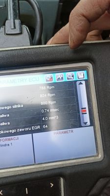 Wyświetlacz diagnostyczny z parametrami silnika