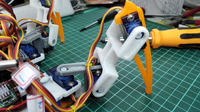 Czteronożny robot kroczący sterowany przez Arduino