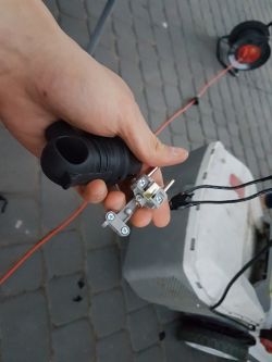 Naprawa wyrwanej wtyczki w kosiarki - jak to zrobić?