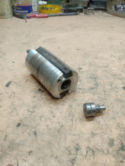 Wyjmowanie łożyska z wałka struga elektrycznego Bosch PHO20-82 - instrukcje i wskazówki