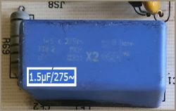 Kondensator oznaczony jako 1.5µF/275V na płytce elektronicznej