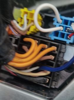 Laguna 2 gdzie podłączyć remote control sterowanie wzmacniaczem