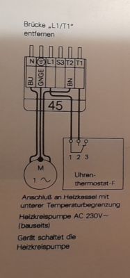 Schemat elektryczny podłączenia termostatu do pieca z oznaczeniami L1, T1, N i pompą