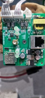 Płytka drukowana z modułami komunikacyjnymi, złączami i elementami elektronicznymi
