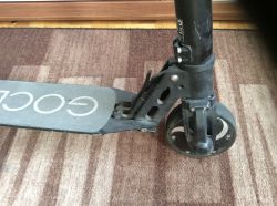 Goclever Electric Scooter Shuts Down During Ride, Requires Charger Reconnection