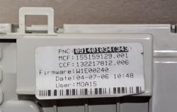 Tabliczka znamionowa modułu pralki z numerami PNC, MCF, CCF i wersją firmware