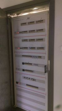 Zdjęcia najlepszych i najgorszych instalacji elektrycznych.