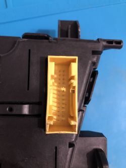 Citroen C4 Picasso - jak na stole, na krótko podłączyć licznik