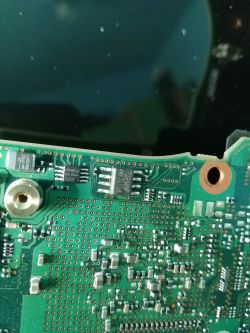 Fujitsu Siemens E8210 - Identyfikacja układu z biosem.
