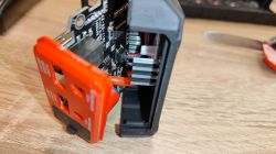 YATO 83081 - wskaźnik ładowania, lampka LED i trójkątny przycisk - naprawa/czyszczenie?