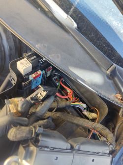 VW Passat B5 - upływ prądu 300-500mA, zalany moduł komfortu, bezpiecznik 80A - przyczyna?