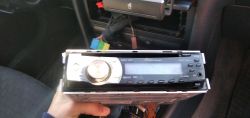 Podłączanie radia w Audi A6 C5 z nagłośnieniem Bose: poszukiwanie właściwej kostki i instrukcji