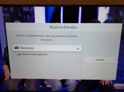 Brzęczenie głośników kina domowego przy przełączaniu na Netflix