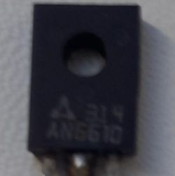 Zdjęcie układu scalonego z oznaczeniem AN6610 na obudowie.