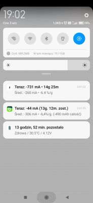 Zrzut ekranu aplikacji monitorującej zużycie baterii na urządzeniu mobilnym.