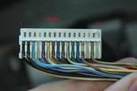 Opis kolorów kabli w żółtej wtyczce licznika Audi A4 B5 - schemat lub zdjęcia