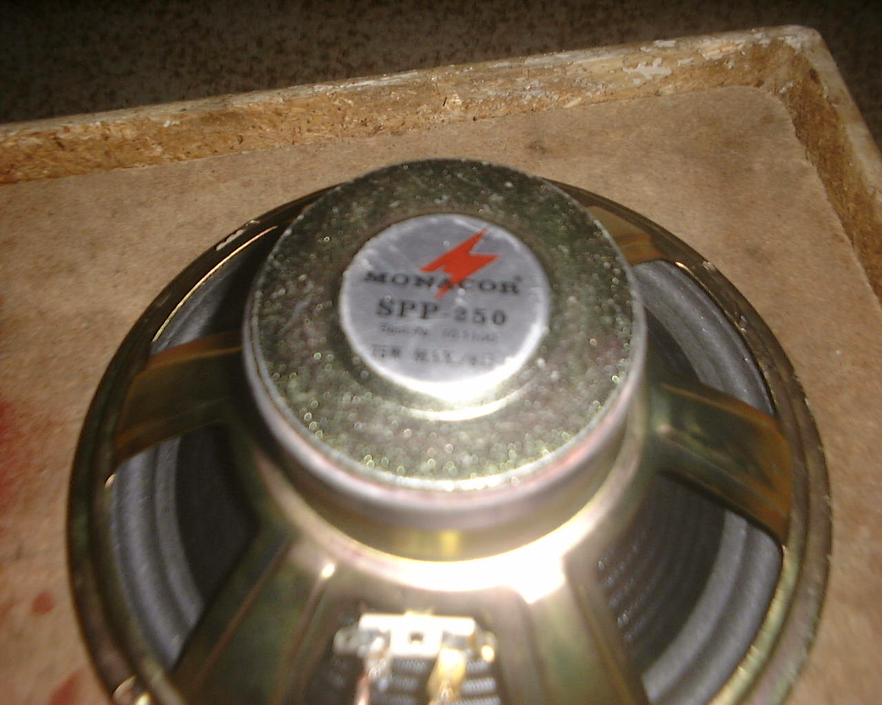 Co to wogóle jest?? Warto złączyć go z Monacorem?