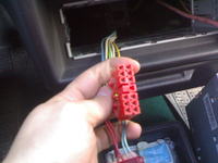 Jak podłączyć głośniki których wcale nie ma??