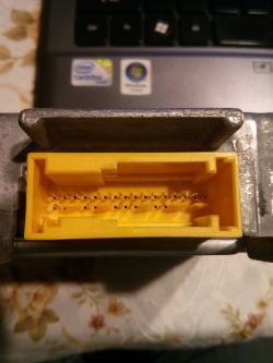 Fiat Seicento 1.1 SPI Sensor poduszki TRW 46552426 - pinout złącza.