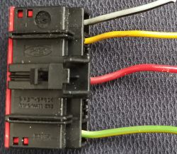 Ford Transit Connect 1.8 Diesel - Funkcja żółtego kabla w stacyjce