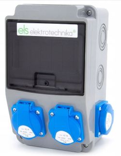 Szara rozdzielnica z trzema niebieskimi gniazdami ELS Elektrotechnika na 230 V.